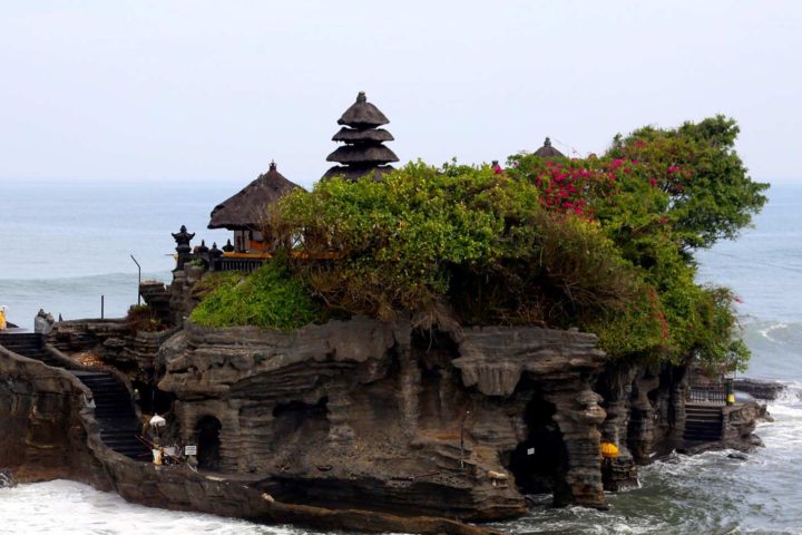 tanah lot temple