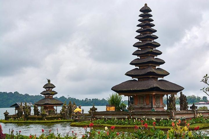 ulun danu beratan temple