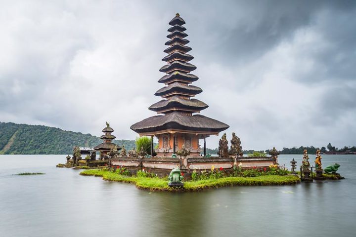 ulun danu beratan temple